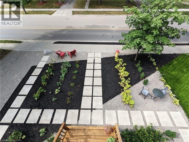 Building Photo - 229 Wellington St N