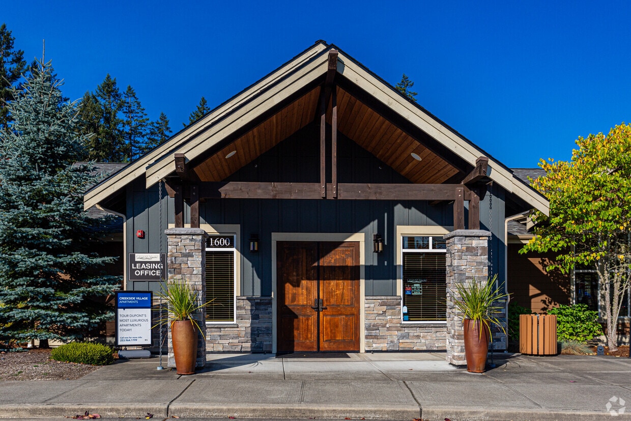 Creekside Village Apartments in Dupont, WA