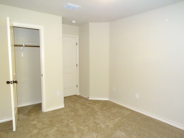 Building Photo - 7006 Lakeview Dr.