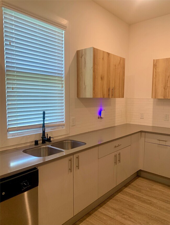 Building Photo - 10209 Las Nubes Ave