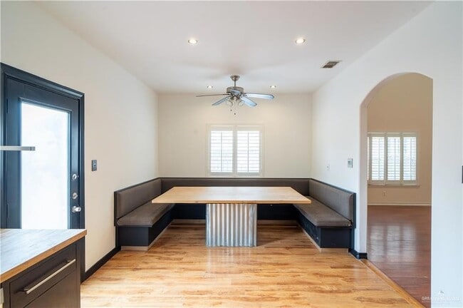 Foto del edificio - 3210 Black Oak Ln