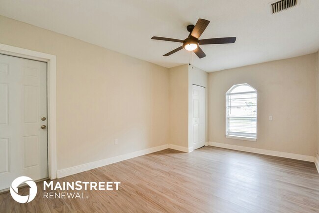 Foto del edificio - 106 Hughes Ave