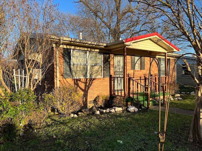 Foto del edificio - 318 Roy Benton Dr