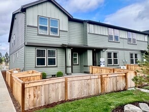 Building Photo - 10403 NE 119th Ave