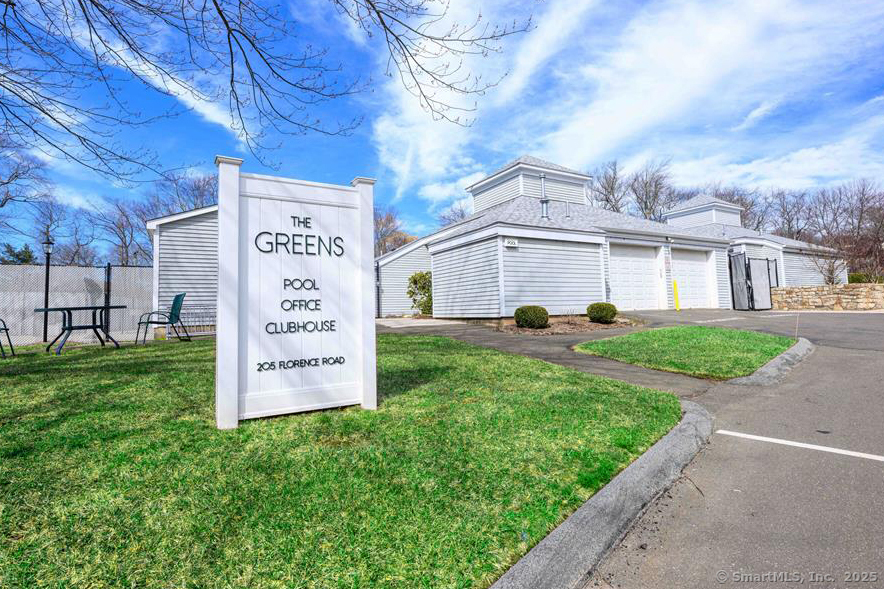 Primary Photo - 125 Peddlers Dr