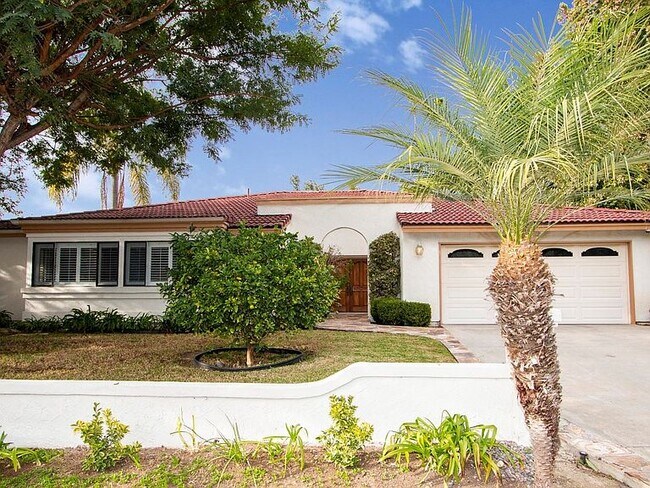 Building Photo - 2532 Unicornio St
