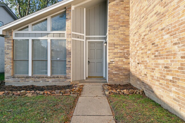Foto del edificio - 10530 Rippling Fields Dr