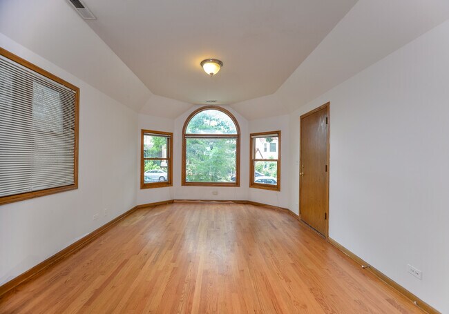 Building Photo - 3713 N Janssen Ave