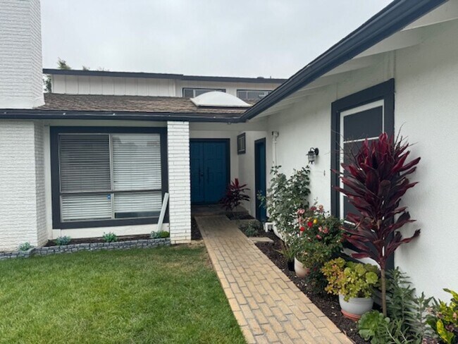 Building Photo - Modern 4 Bedroom 3 Bath Pool Home with A/C...