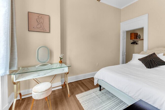 Building Photo - 45 Monroe Pl