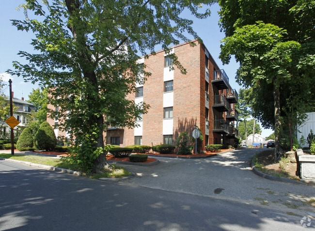 Building Photo - 36 Crescent St