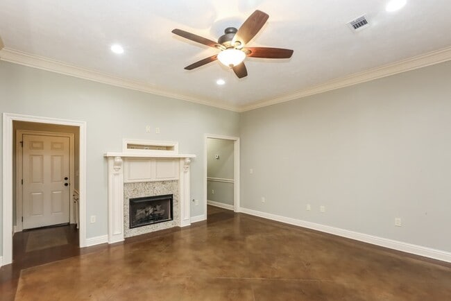 Building Photo - 717 Hartwood Cove