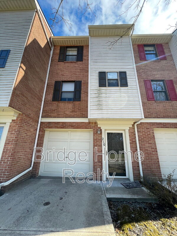 Building Photo - 210 Woodhaven Dr