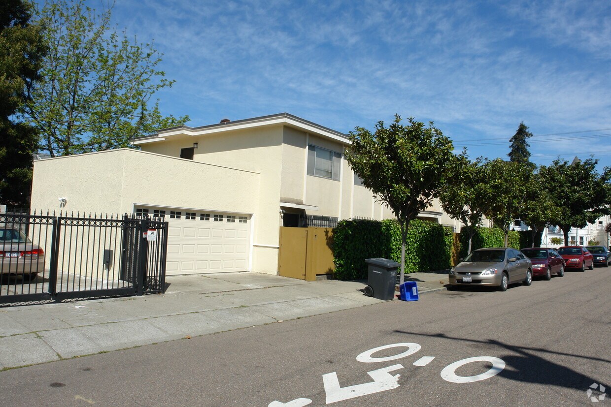 Building Photo - 2800 Milvia St