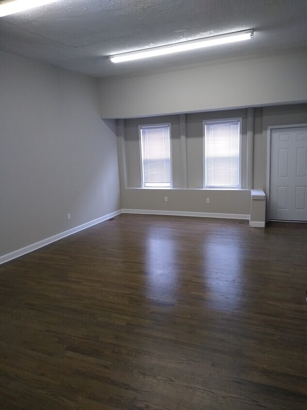 Living Space - 846 N California Ave