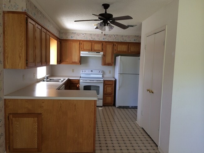 Building Photo - 624 Barbara Jean Dr