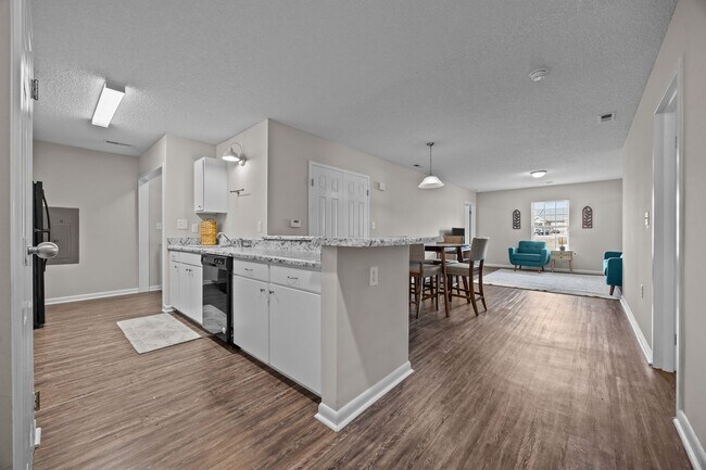 Building Photo - FULLY FURNISHED EXCLUSIVE SHORT AND MIDTERM RENTAL ONLY. AVAILABLE BEGINNING MAY 11, 2026!