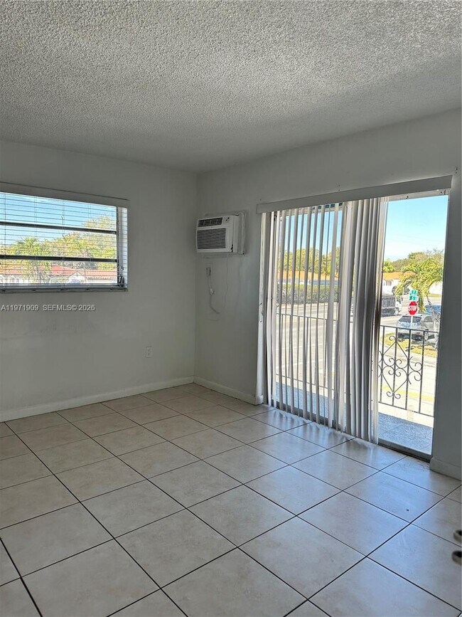 Foto del edificio - 543 SW 37th Ave