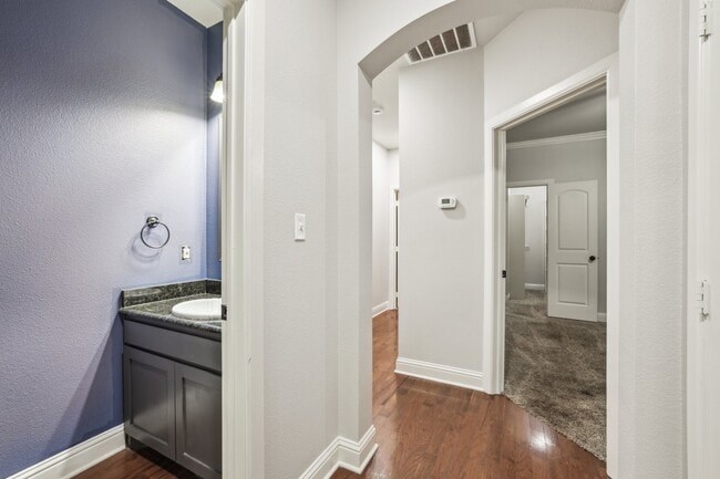 Foto del edificio - 4803 Birchman Ave