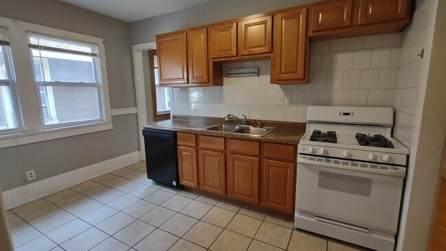Foto del edificio - 3040 N Farwell Ave