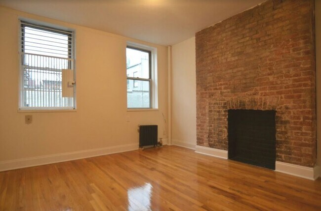 Foto del edificio - 407 W 49th St