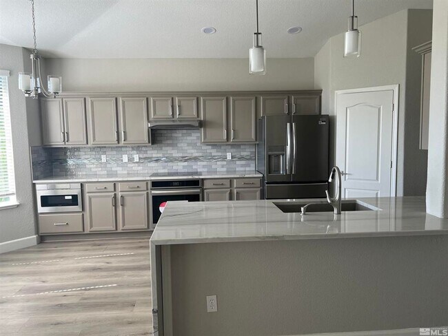 Building Photo - Wingfield Springs Jewel!