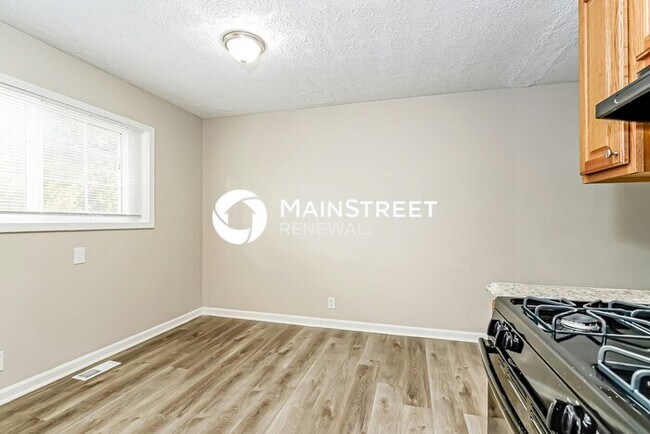 Foto del edificio - 3 Bedroom Pet-Friendly Home in Louisville, KY with Main Street Renewal