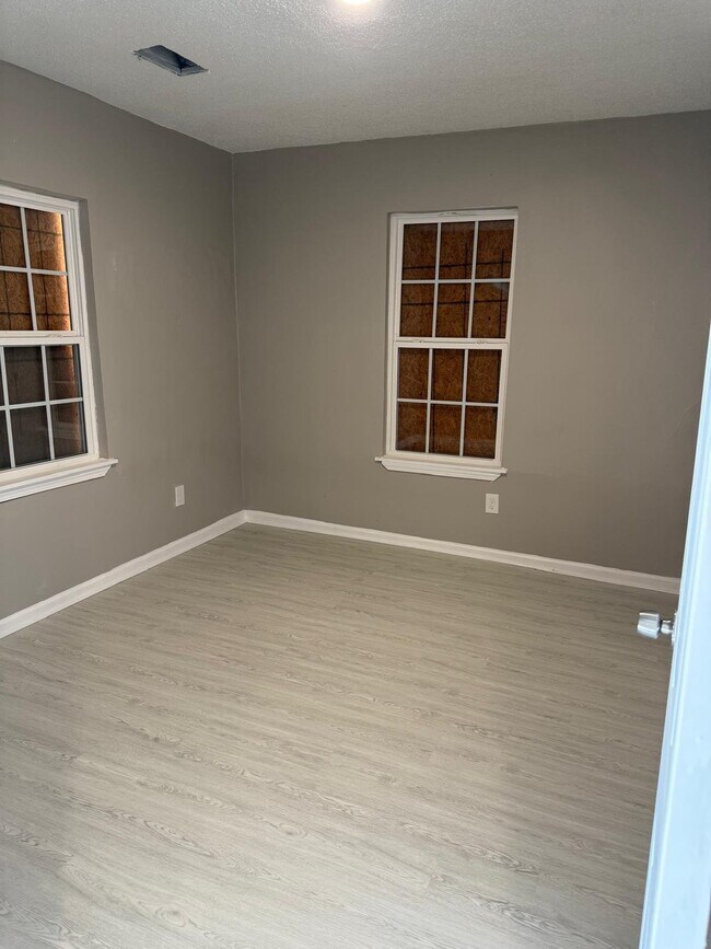 Foto del edificio - 3354 Guernsey Ave