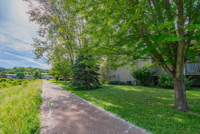 Building Photo - 264 Meadowside Dr