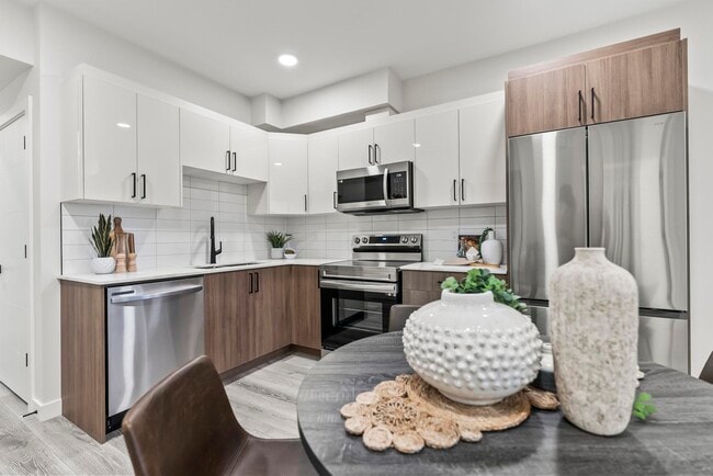 Building Photo - Refinery Townhomes