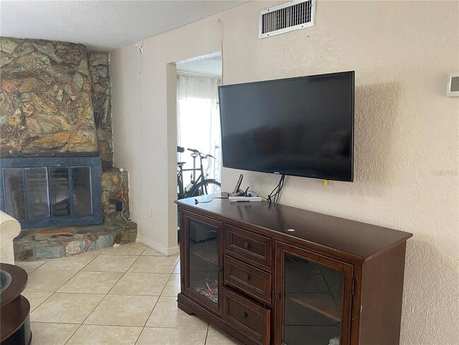 Building Photo - 7322 Stonehaven Ct N