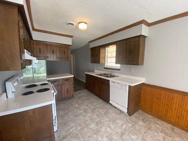 Building Photo - 5373 Sputnik Dr