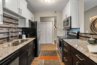 Building Photo - Lux Apartments