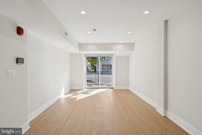 Foto del edificio - 2134 Wisconsin Ave NW