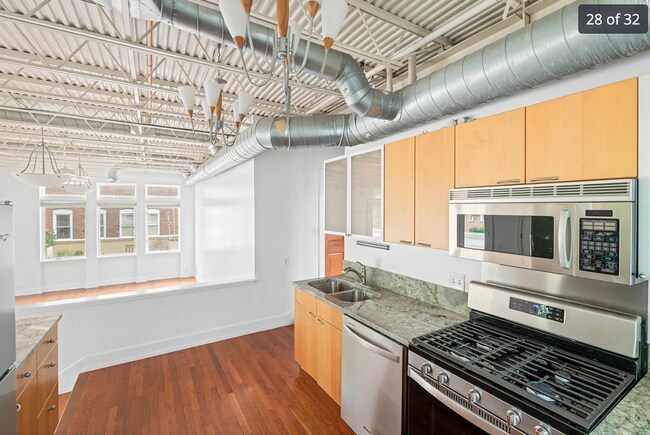 Building Photo - 107 1st St S