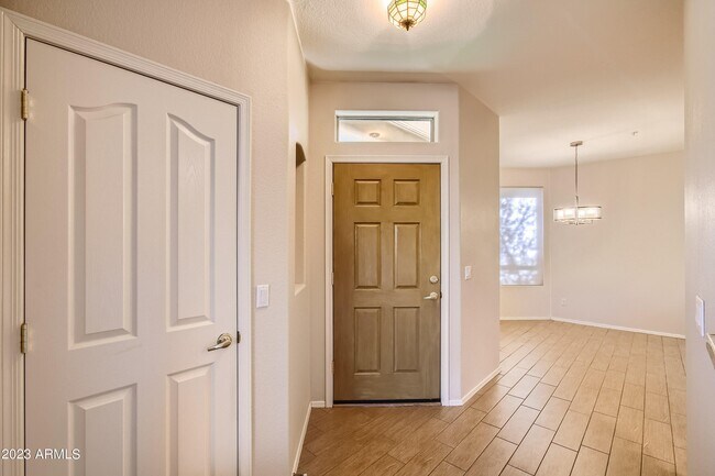 Building Photo - 11022 N Indigo Dr