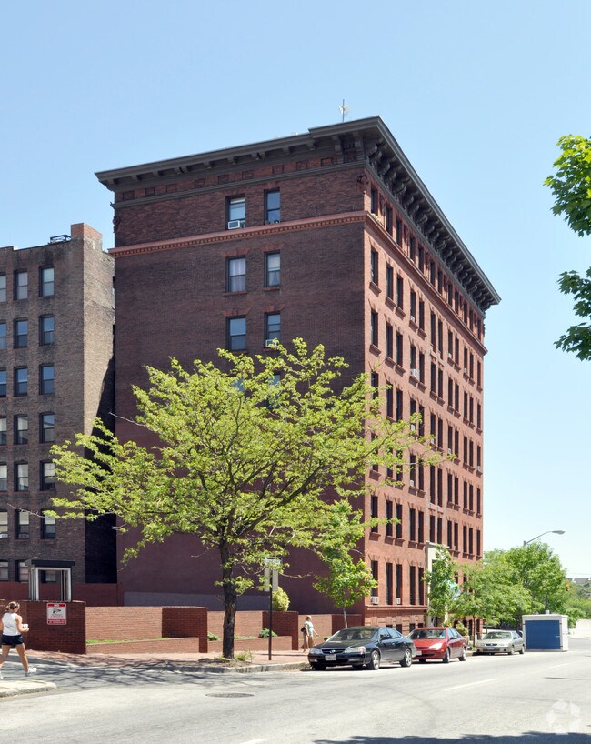 El Preston - The Preston Apartments