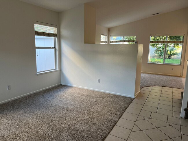 Foto del edificio - 3Bed/2.5Bath in Oceanside~ Ventana