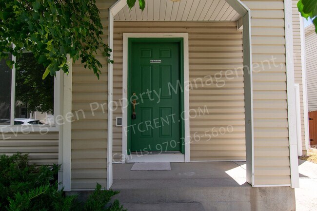 Foto del edificio - 3326 Warren Farm Dr