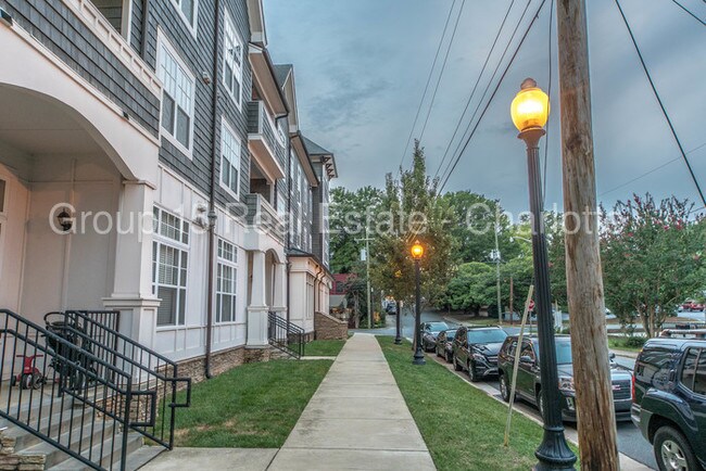 Building Photo - 301 E Tremont Ave