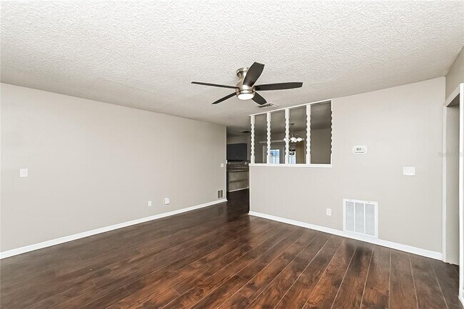 Foto del edificio - 1406 Cromwell Dr