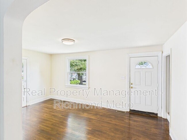 Foto del edificio - 3905 Larchmont Ln