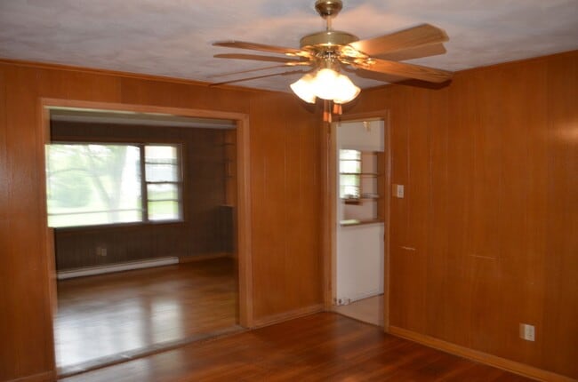 Foto del edificio - 3 bed, 2 bath home in Parkade area