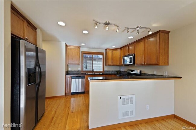 Foto del edificio - 11036 8th Ave NE