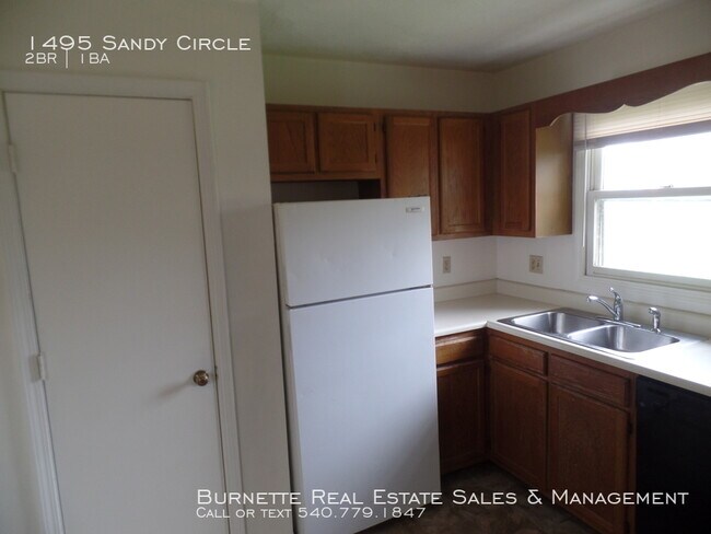 Foto del edificio - 1495 Sandy Cir