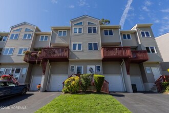 Building Photo - 255 Shore Dr