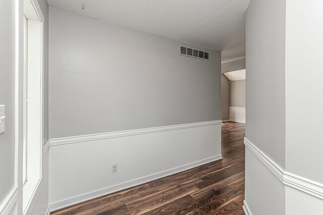 Foto del edificio - Please View 3D Virtual Walk-Through Before...