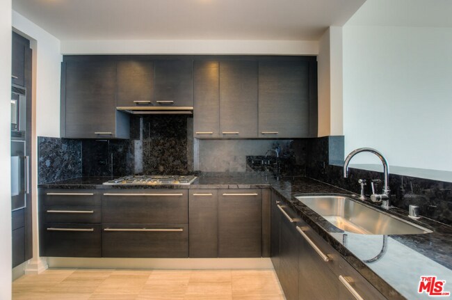 Building Photo - 900 W Olympic Blvd