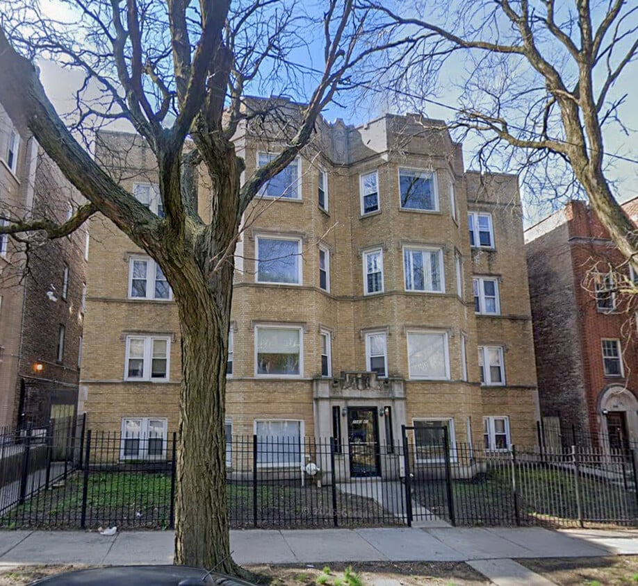 Foto principal - 2043 W Arthur Ave