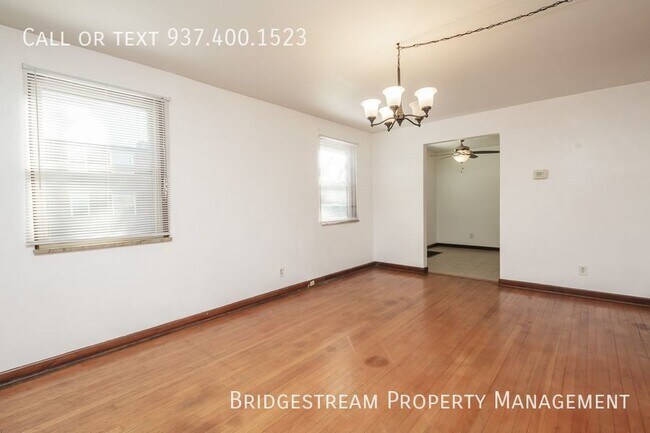 Foto del edificio - Charming 1-Bedroom Apartment with Covered ...